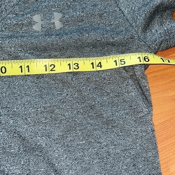 Under Armour women’s Tech heat gear gray V-Neck Tee Size XS - Picture 7 of 8
